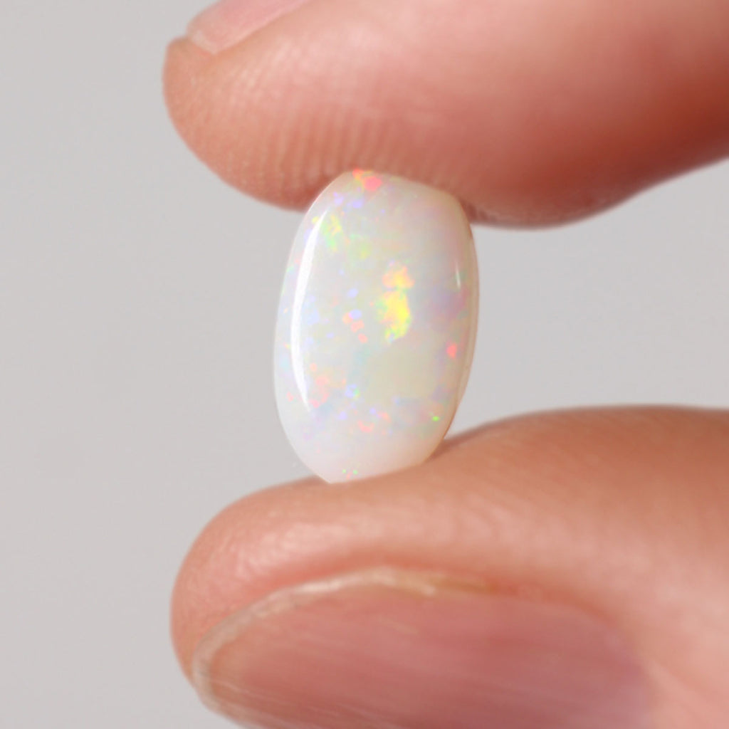 Size reference of 1.16ct light opal cabochon