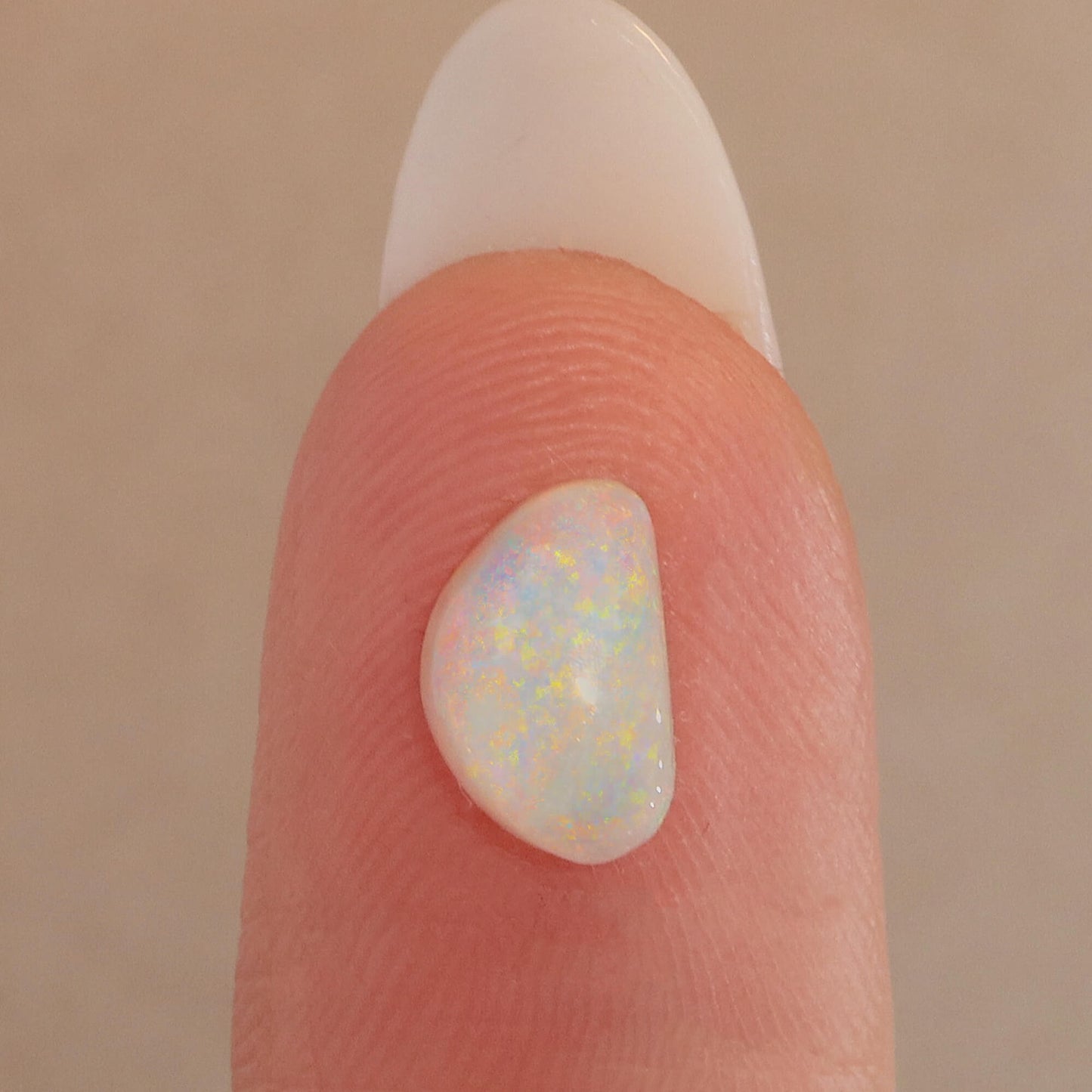 0.88ct Light Opal - 5.5 x 9 x 2.5mm