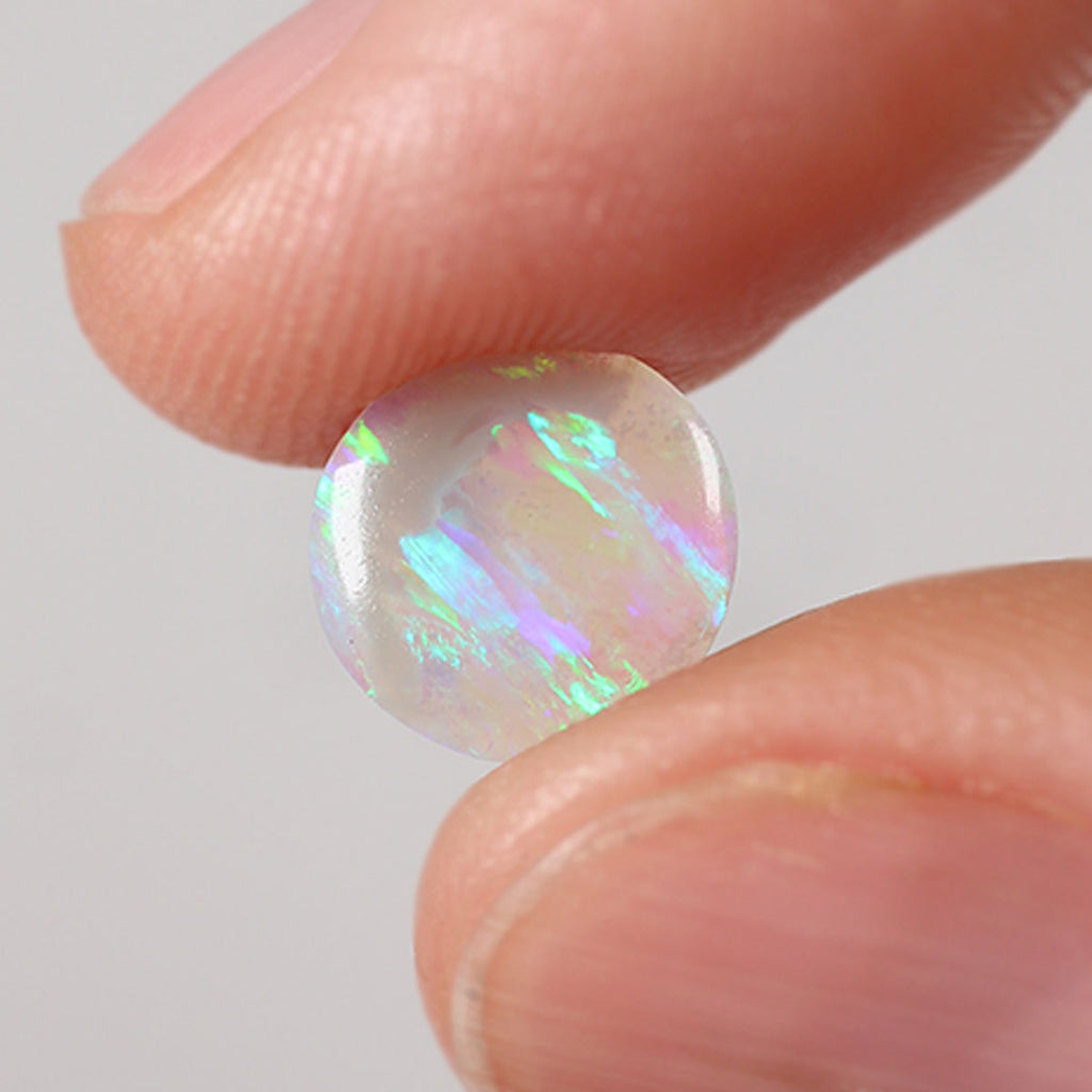 0.9ct light crystal opal from Lightning Ridge with blue-green foil flash play-of-colour