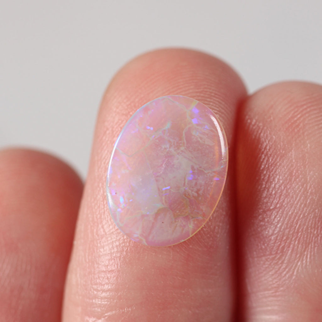 Pattern detail showing moss on 1.86ct light crystal opal