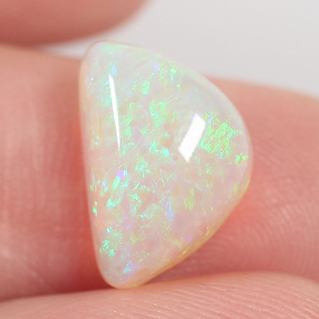 3.40 ct Crystal Opal - 8 x 12 x 5.5mm