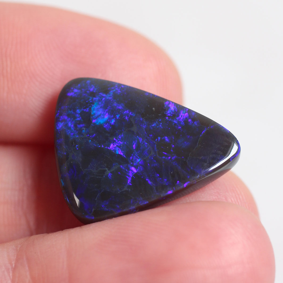 9 ct Black Opal - 16.2 x 19.7 x 4.5mm