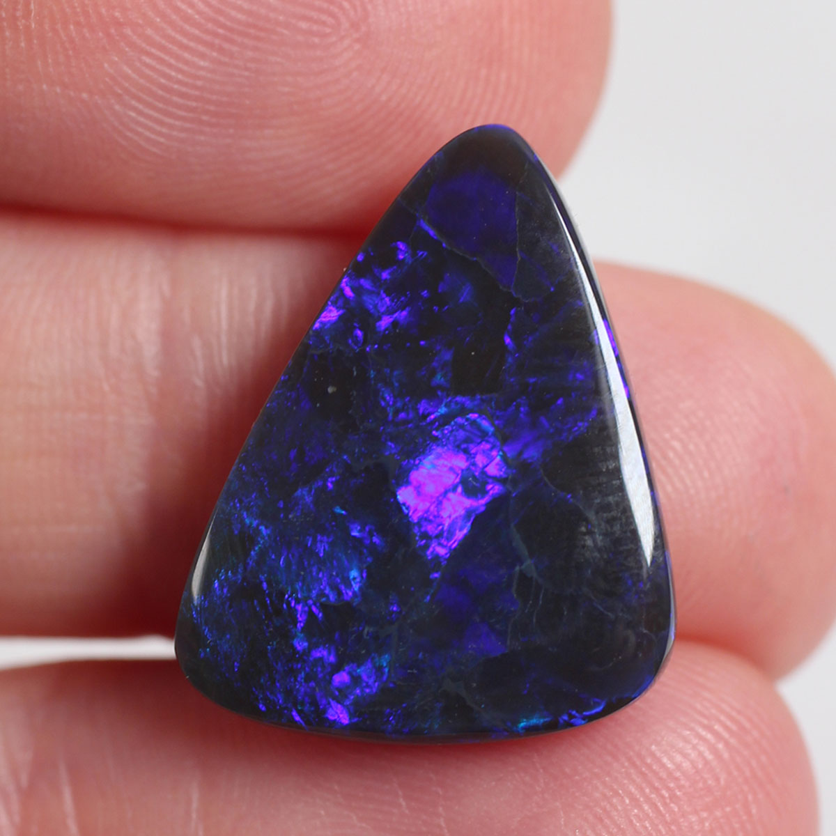 9 ct Black Opal - 16.2 x 19.7 x 4.5mm
