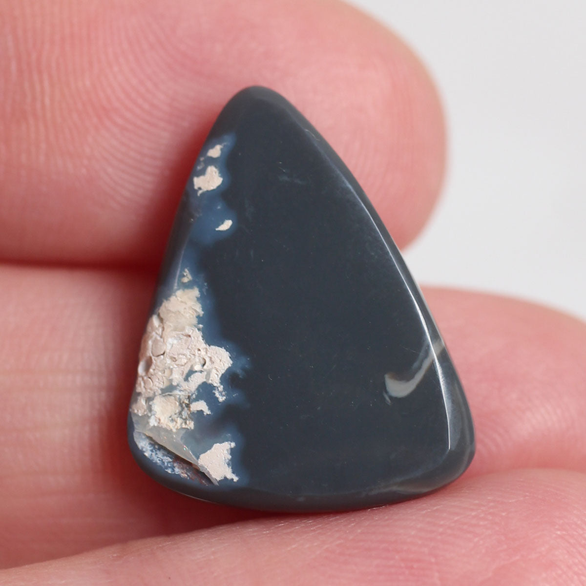 9 ct Black Opal - 16.2 x 19.7 x 4.5mm