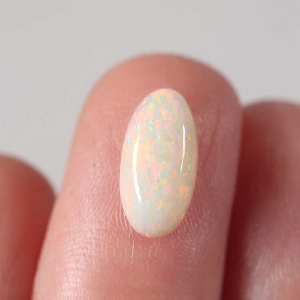 Size reference of 1.75ct light opal cabochon