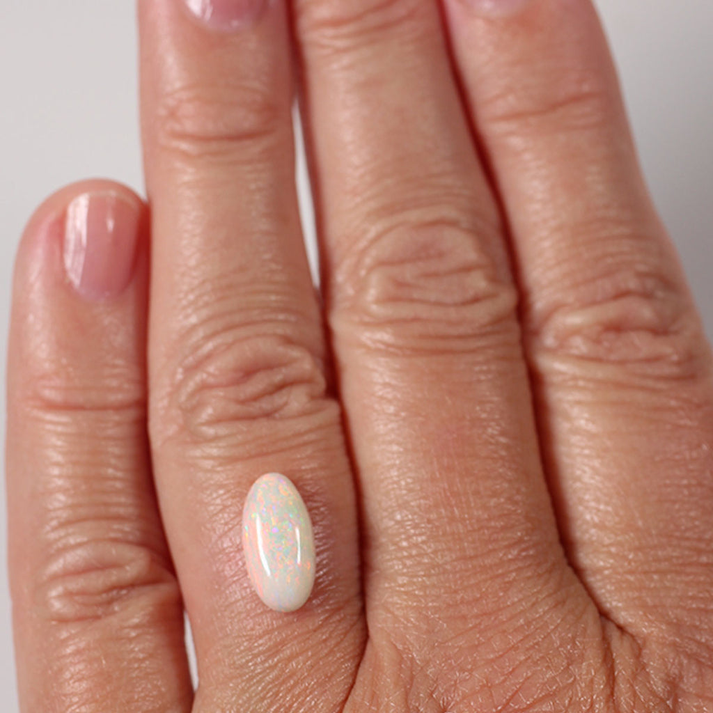 Side profile of 1.75ct light opal showing natural solid body