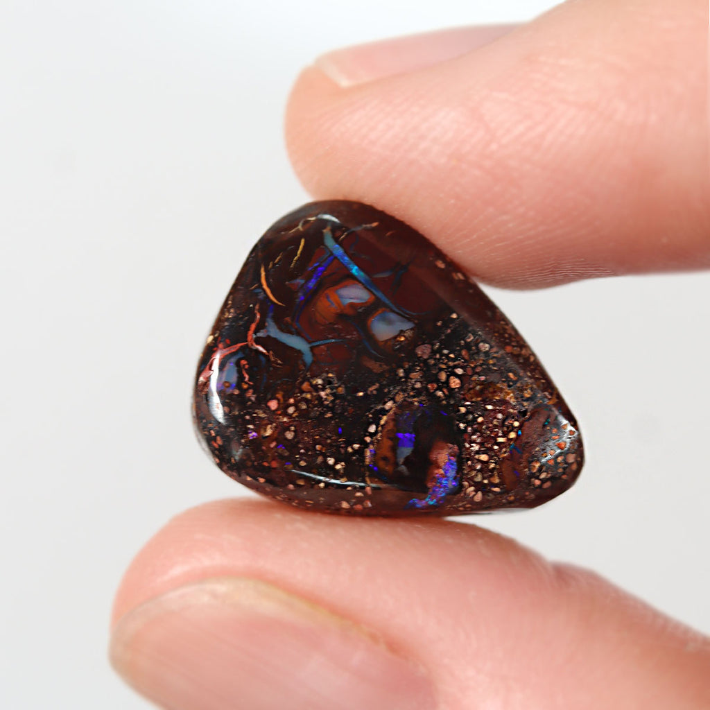13.06ct boulder matrix from Winton with purple-blue boulder matrix play-of-colour