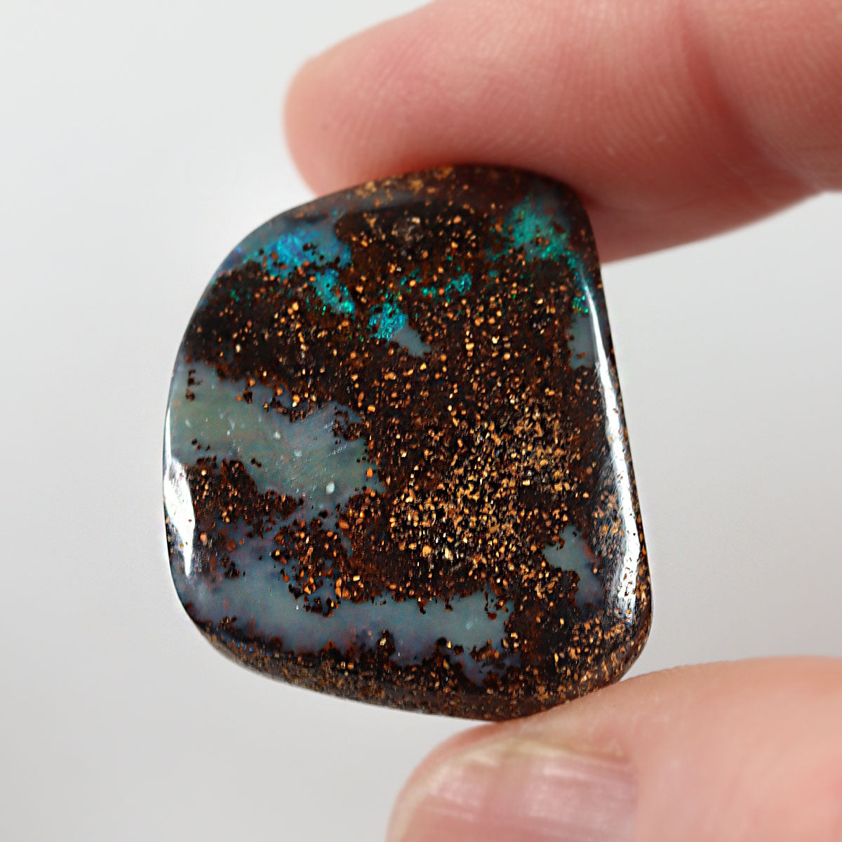 Natural boulder matrix from Koroit, 33.07ct with refined purple flash
