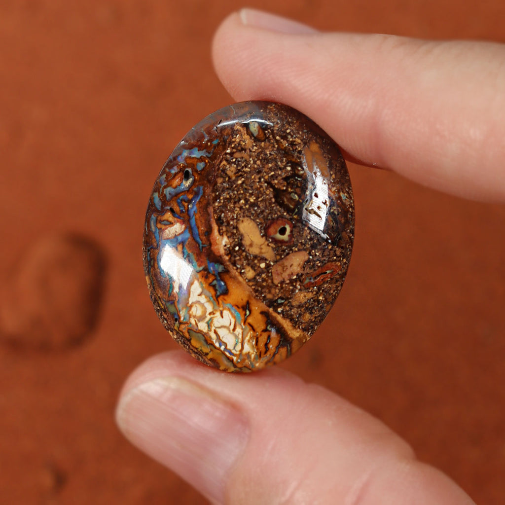Boulder matrix under direct light showing refined boulder matrix