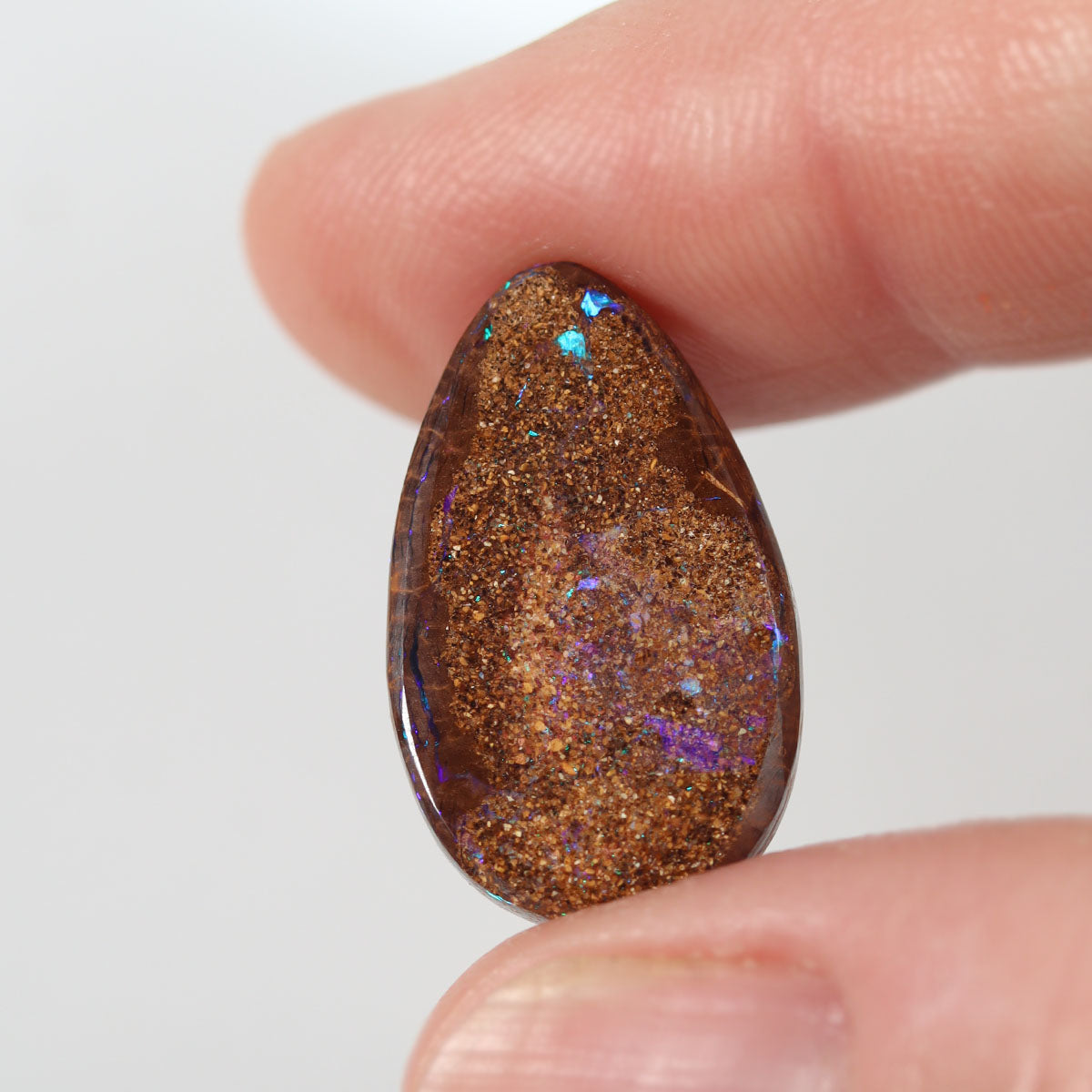 Side profile of 10.13ct boulder matrix showing natural solid body