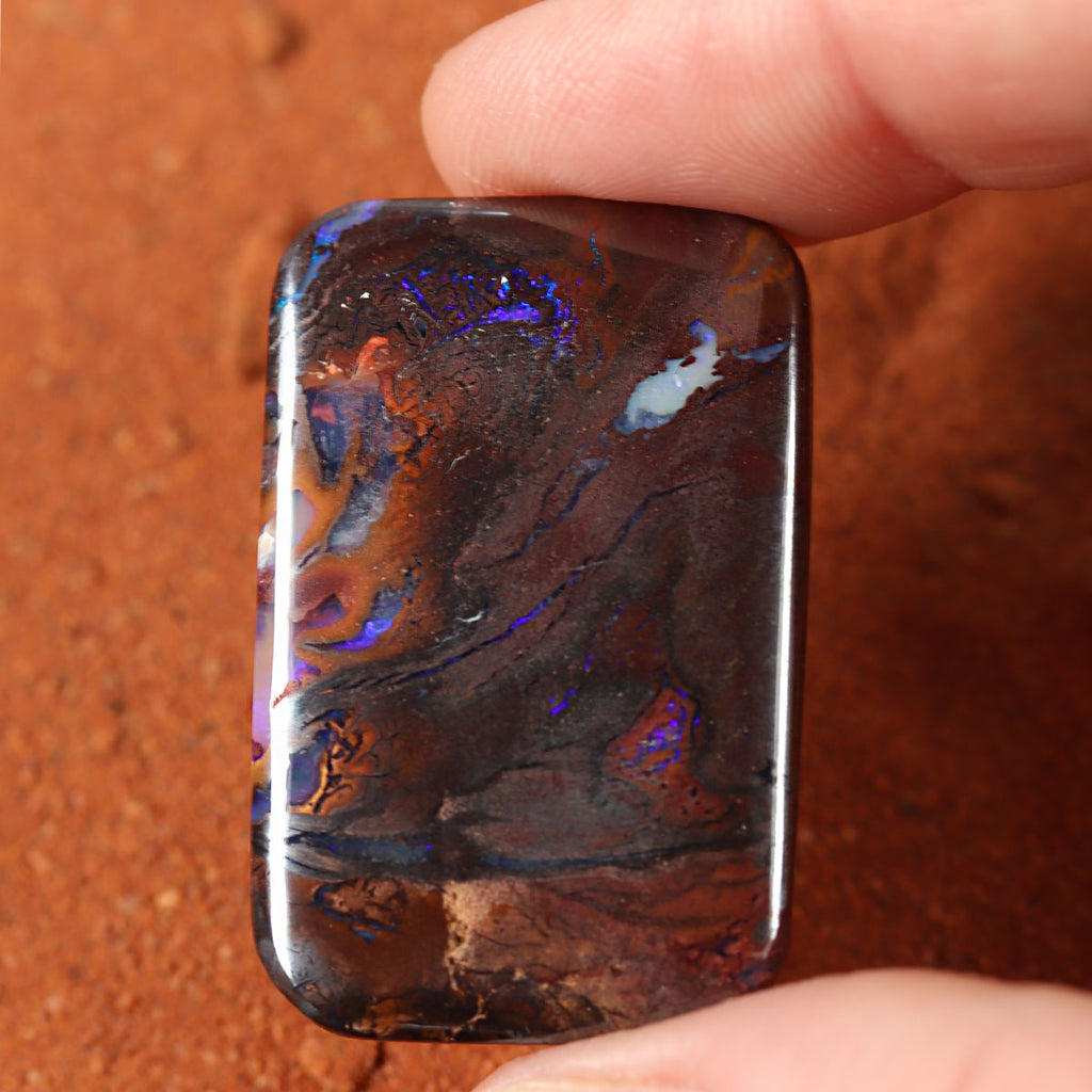 Detail of lively green flash on boulder matrix
