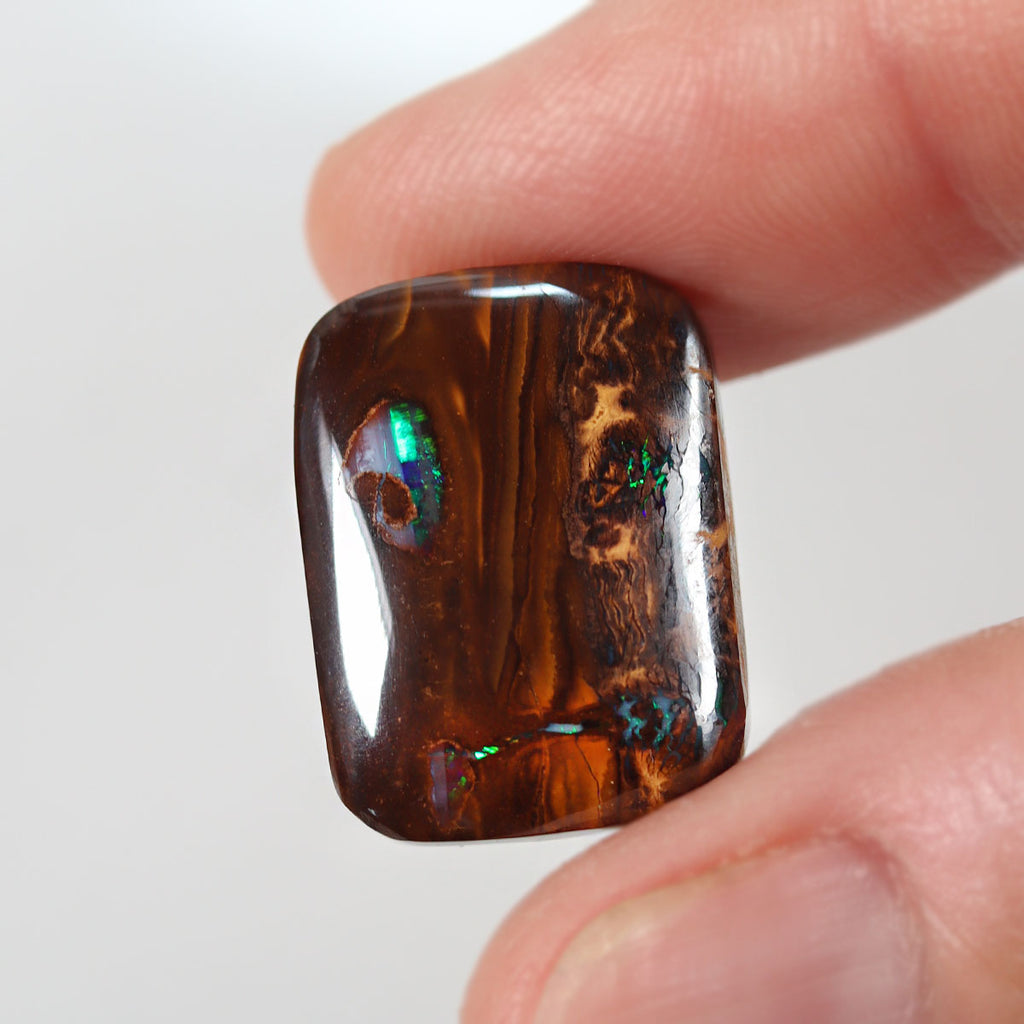 17.6ct boulder matrix from Winton with green boulder matrix play-of-colour