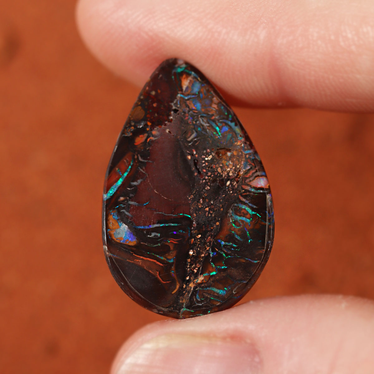 Side profile of 15.2ct boulder matrix showing natural solid body