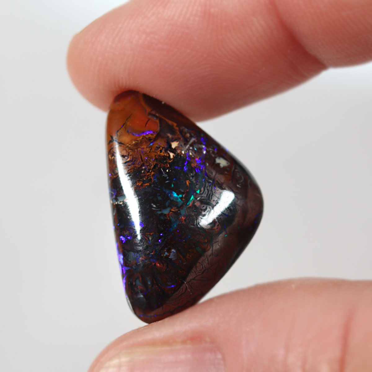 14.77ct refined purple boulder matrix cabochon with boulder matrix pattern