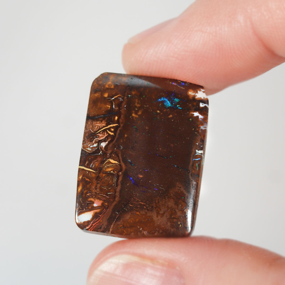 20.33ct boulder matrix shown from profile view