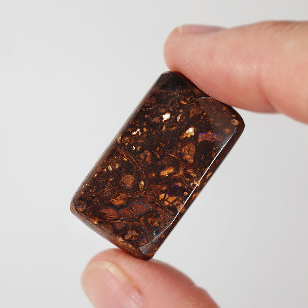 Boulder matrix from Koroit shown from side angle