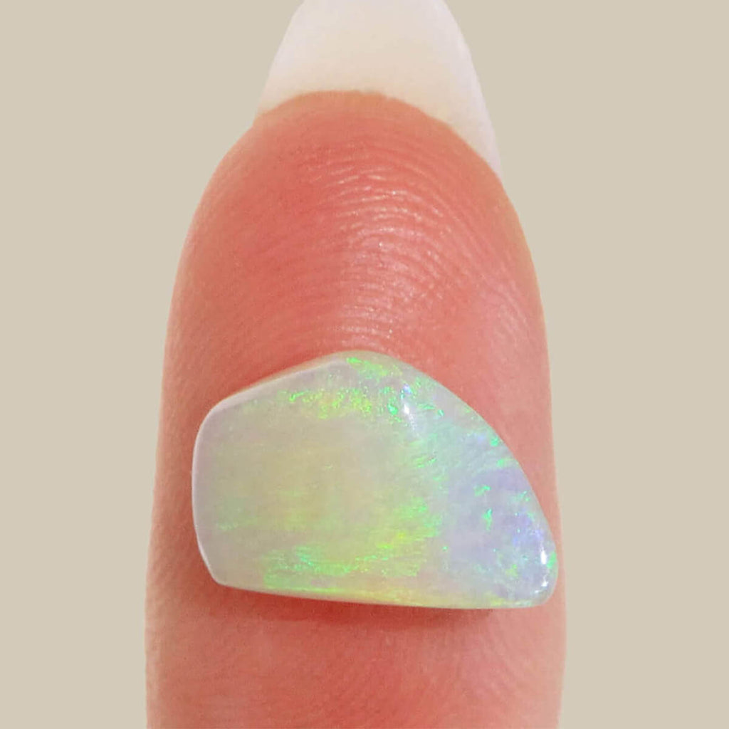 Side profile of 3.15ct light opal showing natural solid body