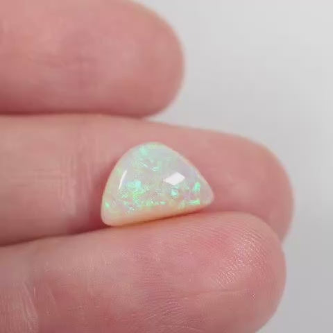 3.40 ct Crystal Opal - 8 x 12 x 5.5mm