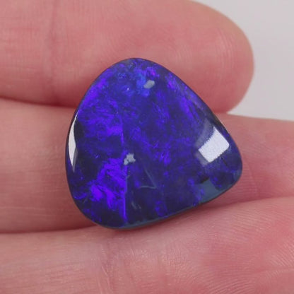 23.10 ct Boulder Opal - 19.8 x 20.3 x 6.1mm