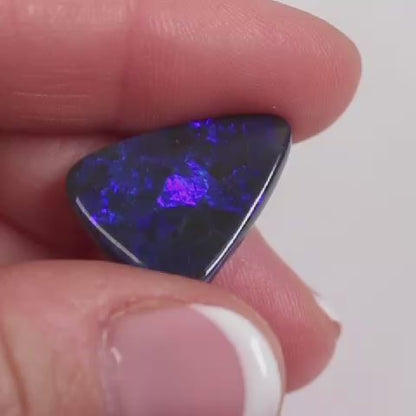 9 ct Black Opal - 16.2 x 19.7 x 4.5mm